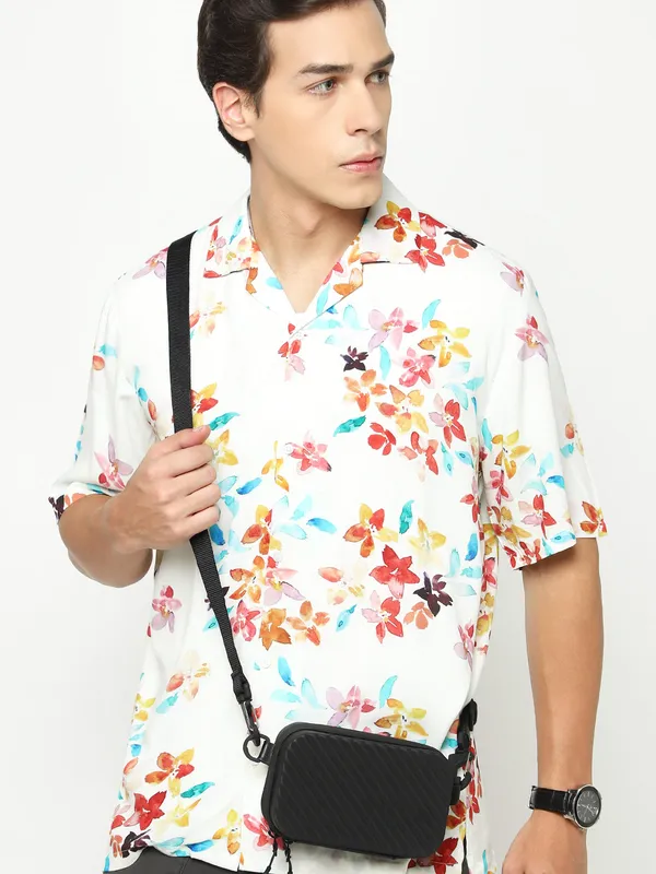 Floral_Touch_Oversized_Viscose_Shirt_100%_Viscose_Oversized_Fit