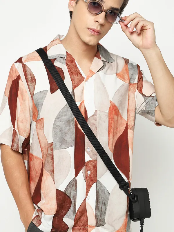 Modern_Bold_Oversized_Viscose_Shirt_100%_Viscose_Oversized_Fit