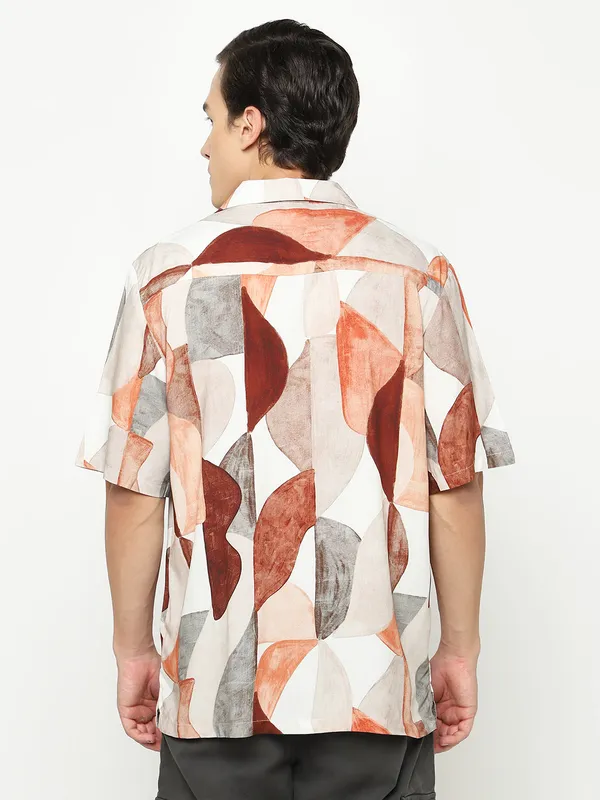 Modern_Bold_Oversized_Viscose_Shirt_100%_Viscose_Oversized_Fit