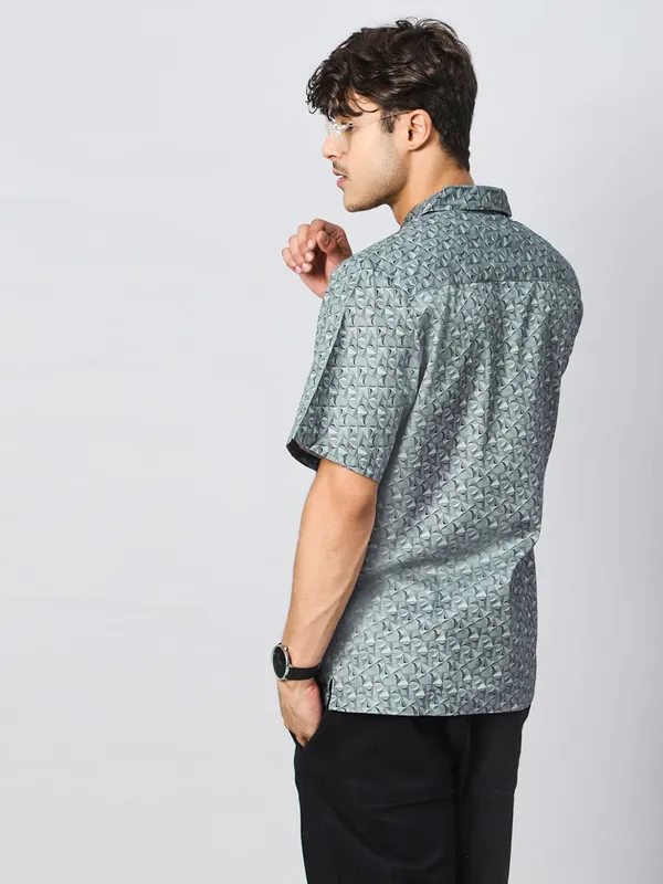 Monochrome_Wave_Oversized_Cotton_Shirt_100%_Cotton_Oversized_Fit