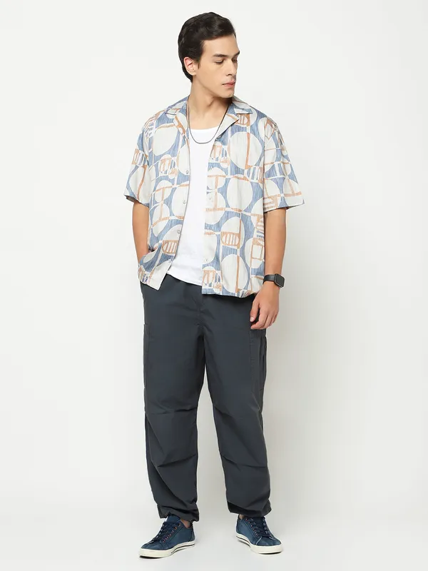 Modern_Geometric_Oversized_Cotton_Shirt_100%_Cotton_Oversized_Fit