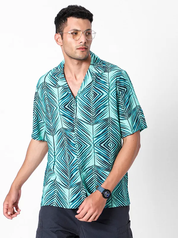 Elegant_Abstract_Leaves_Oversized_Viscose_Shirt_100%_Viscose_Oversized_Fit