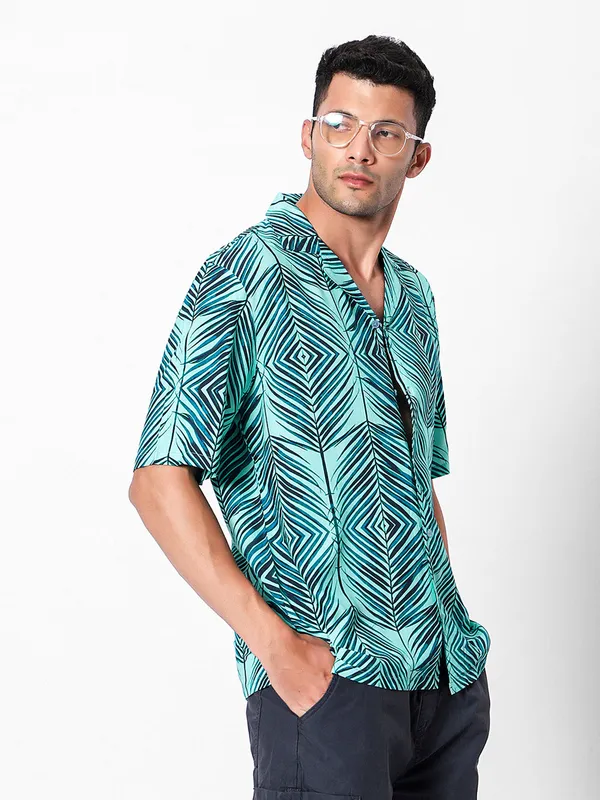 Elegant_Abstract_Leaves_Oversized_Viscose_Shirt_100%_Viscose_Oversized_Fit