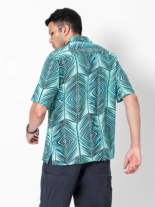 Elegant_Abstract_Leaves_Oversized_Viscose_Shirt_100%_Viscose_Oversized_Fit