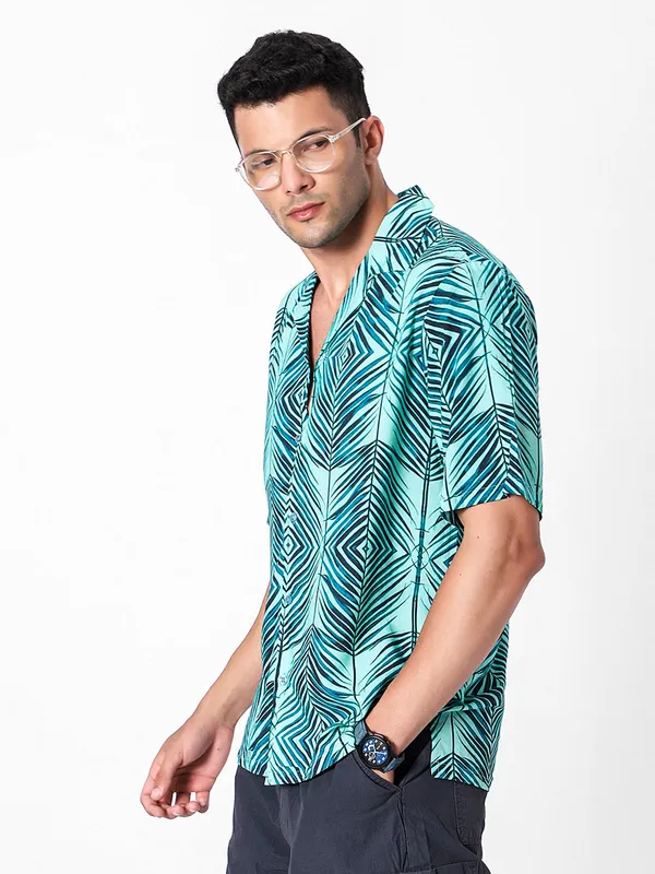 Elegant_Abstract_Leaves_Oversized_Viscose_Shirt_100%_Viscose_Oversized_Fit