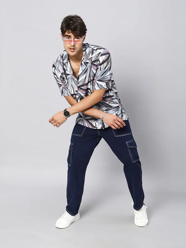 Contemporary_Leaves_Oversized_Viscose_Shirt_100%_Viscose_Oversized_Fit