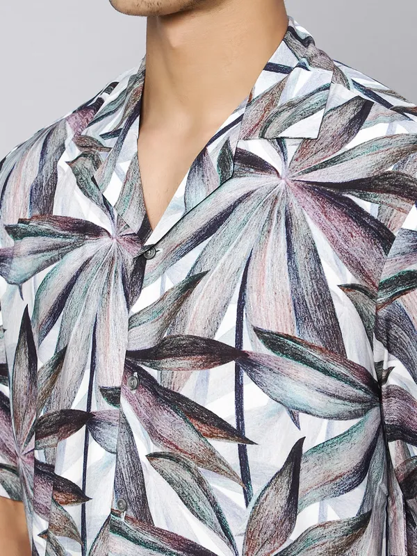 Contemporary_Leaves_Oversized_Viscose_Shirt_100%_Viscose_Oversized_Fit