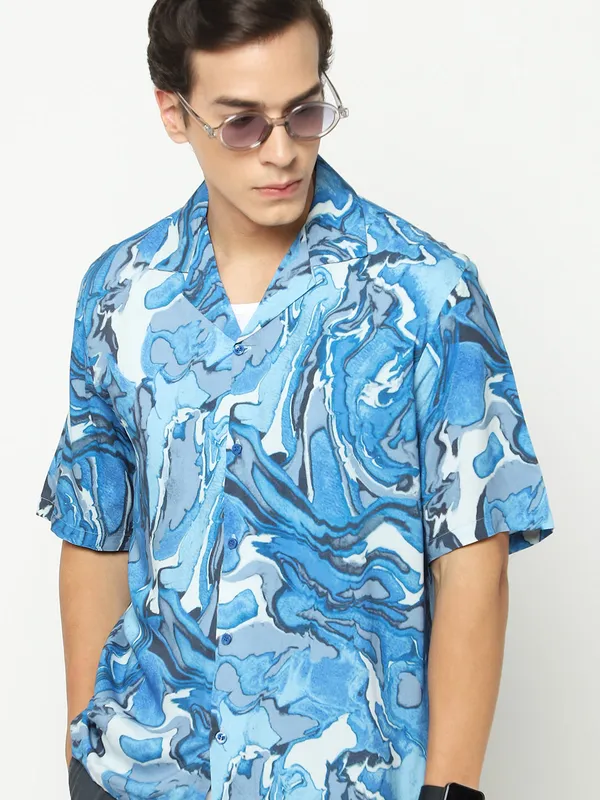 Abstract_Wavy_Oversized_Viscose_Shirt_100%_Viscose_Oversized_Fit