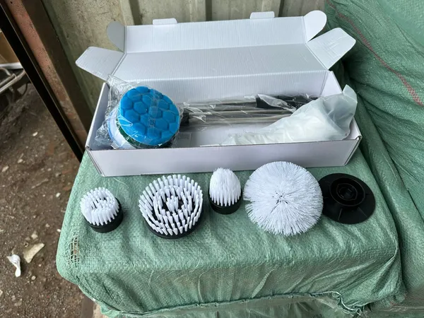 Electric_Power_Scrubber_Brush_with_8_Replaceable_Heads