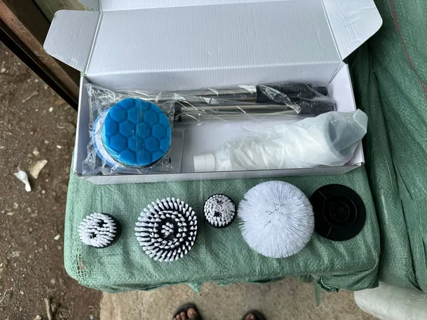 Electric_Power_Scrubber_Brush_with_8_Replaceable_Heads