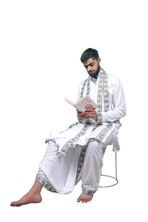 Traditional_Pure_Cotton_Bagalbandhi_With_Readymade_Dhoti_And_Dupatta_Set_Along_With_Beautiful_Peacock_Feather_Borders