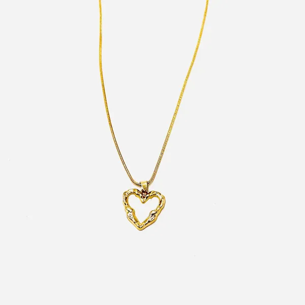 Minimal_Gold_Heart_Pendant_Necklace