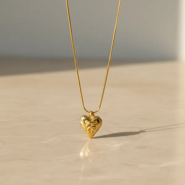 Elegant_Heart_Gold_Pendant