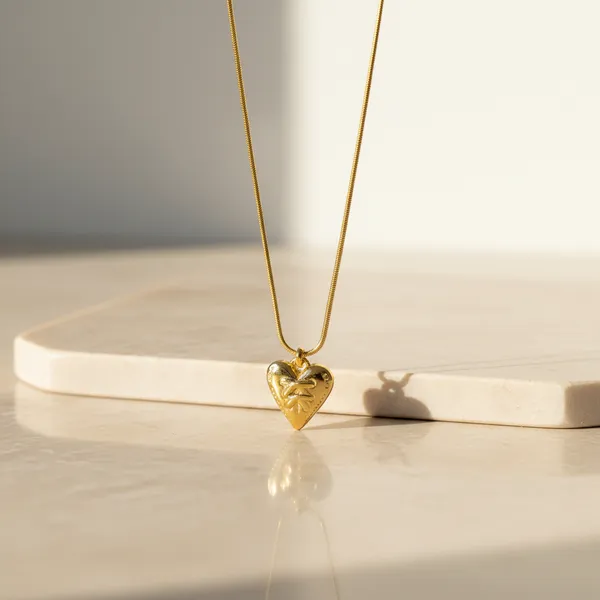 Elegant_Heart_Gold_Pendant