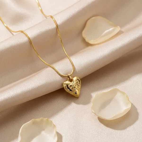 Elegant_Heart_Gold_Pendant