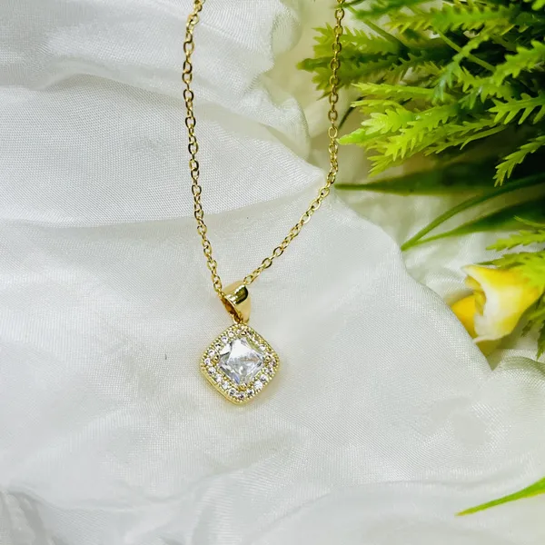 Radiant_Crystal_Square_Pendant