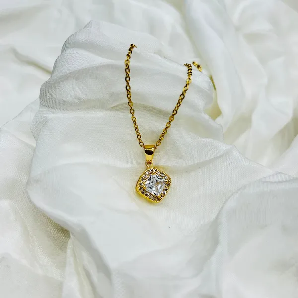 Radiant_Crystal_Square_Pendant