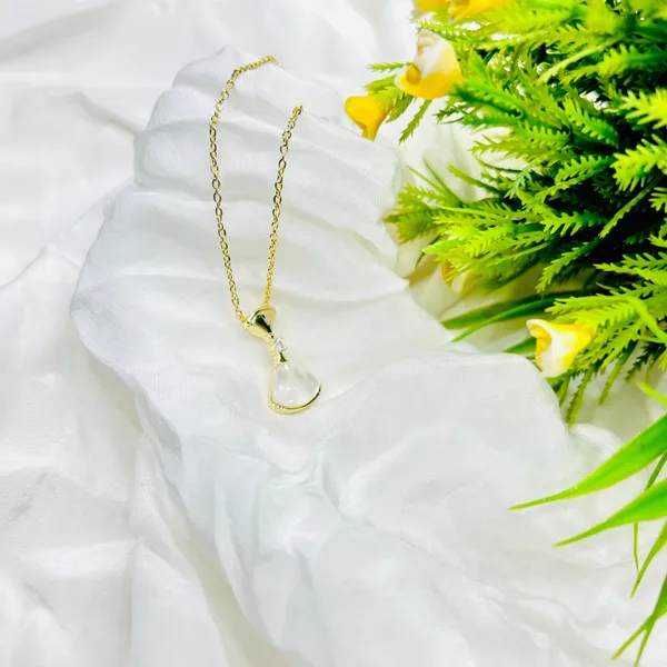 Pearl_Drop_Gold_Pendant