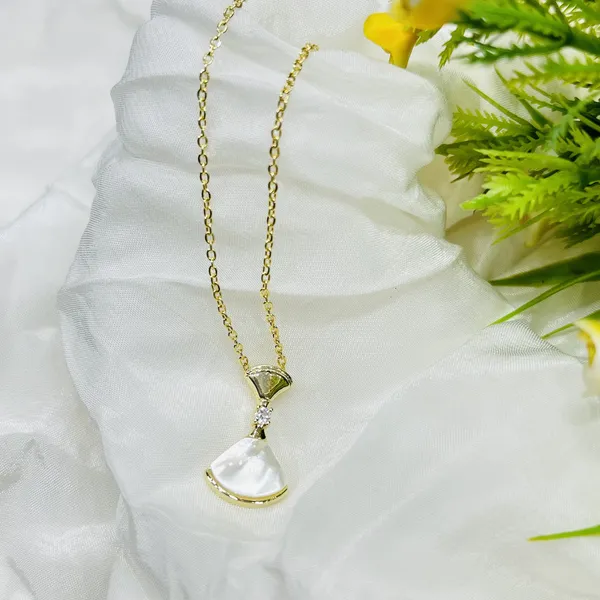Pearl_Drop_Gold_Pendant