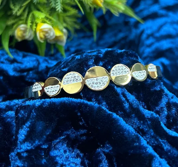 Crystal_Petal_Gold_Bracelet