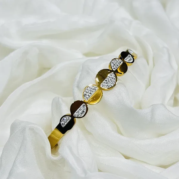 Crystal_Petal_Gold_Bracelet