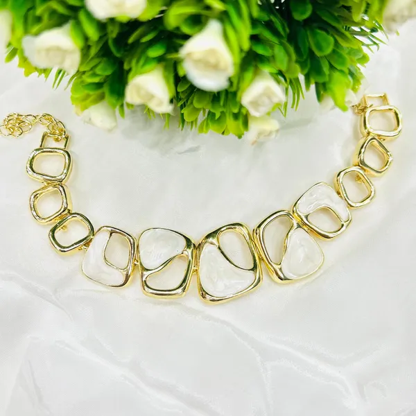 Pearl_Essence_Statement_Bracelet
