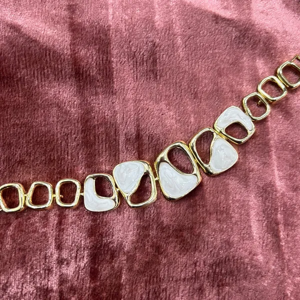 Pearl_Essence_Statement_Bracelet