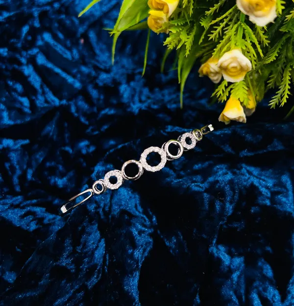 Crystal_Circle_Elegance_Bracelet