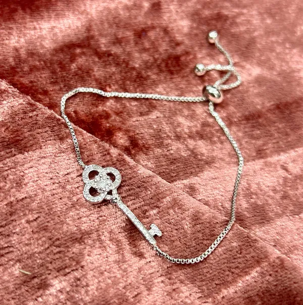 Crystal_Key_Charm_Bracelet