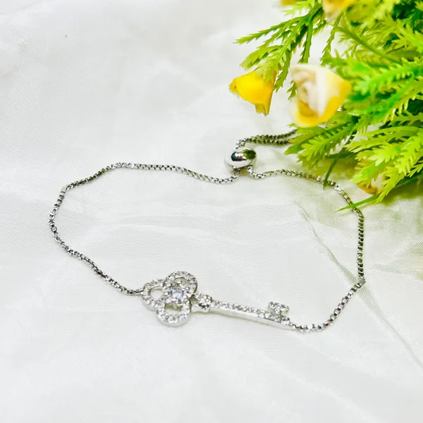Crystal_Key_Charm_Bracelet