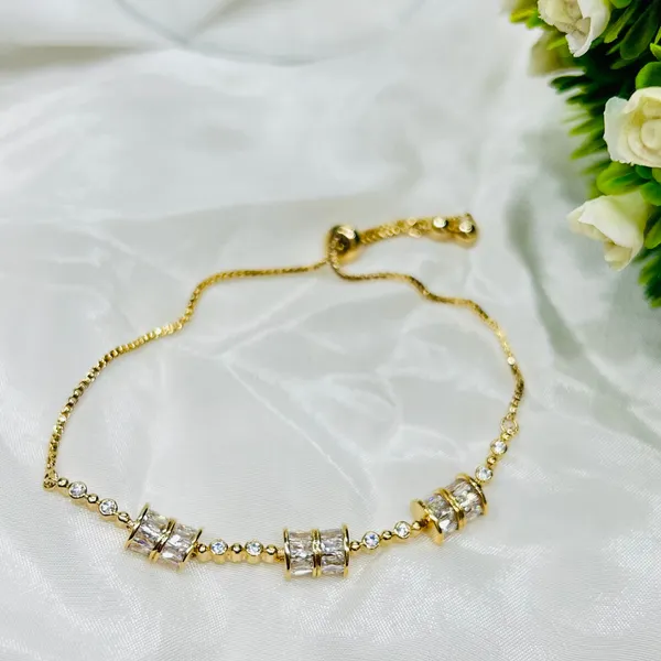 Elegant_Gold_Bracelet