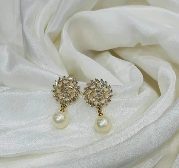 Radiant_Pearl_Earrings