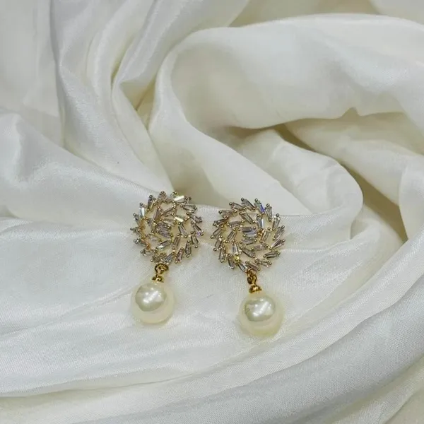 Radiant_Pearl_Earrings