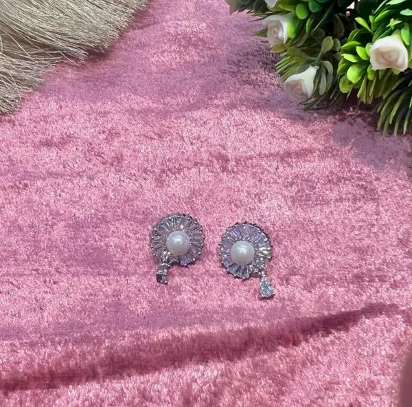 Elegant_Pearl_Earrings