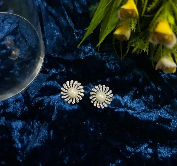 Sunflower_Pearl_Earrings