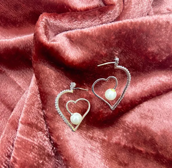 Pearl_Heart_Earrings