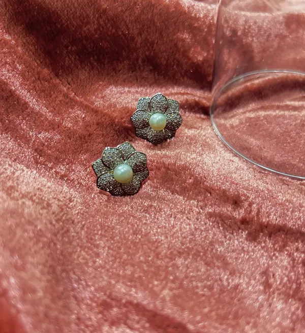 Crystal_Flower_Pearl_Earrings