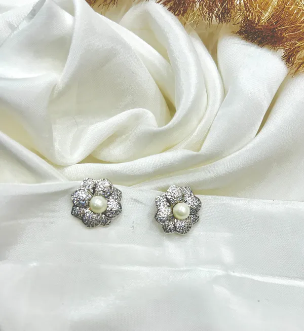 Crystal_Flower_Pearl_Earrings
