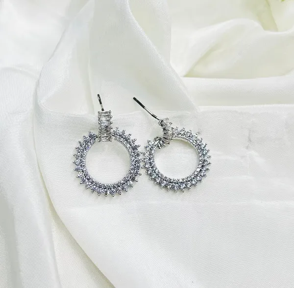 Radiant_Circle_Earrings
