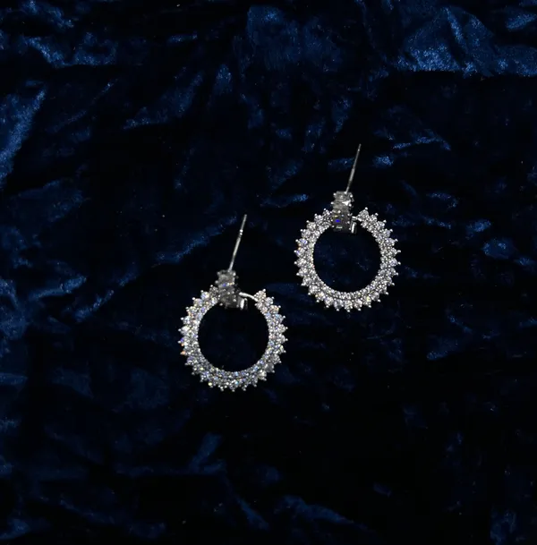 Radiant_Circle_Earrings