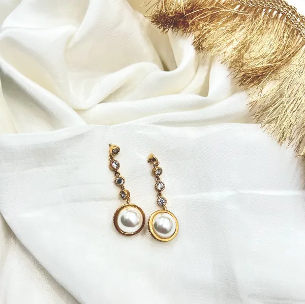 Pearl_Glow_Earrings