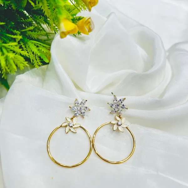 Gold_Flower_Hoop_Earrings