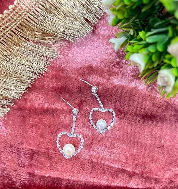 Pearl_Heart_Drop_Earrings