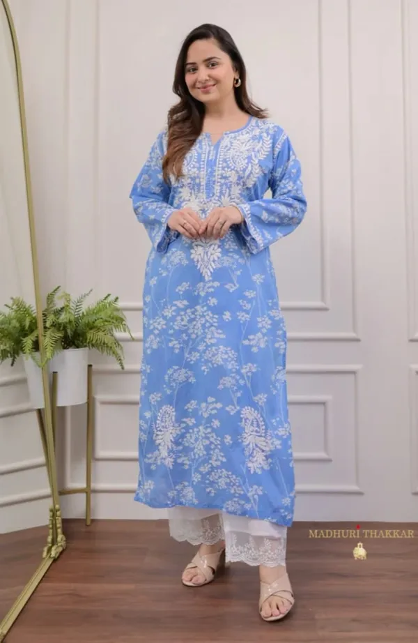 Blue_Floral_Embroidered_Kurta_With_Pants_For_Women