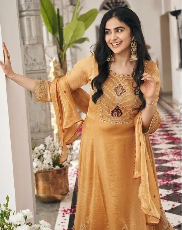 CHHAAP_Embroidered_Zari_Ethnic_Motifs_Chiffon_Palazzo_Set_With_Dupatta_