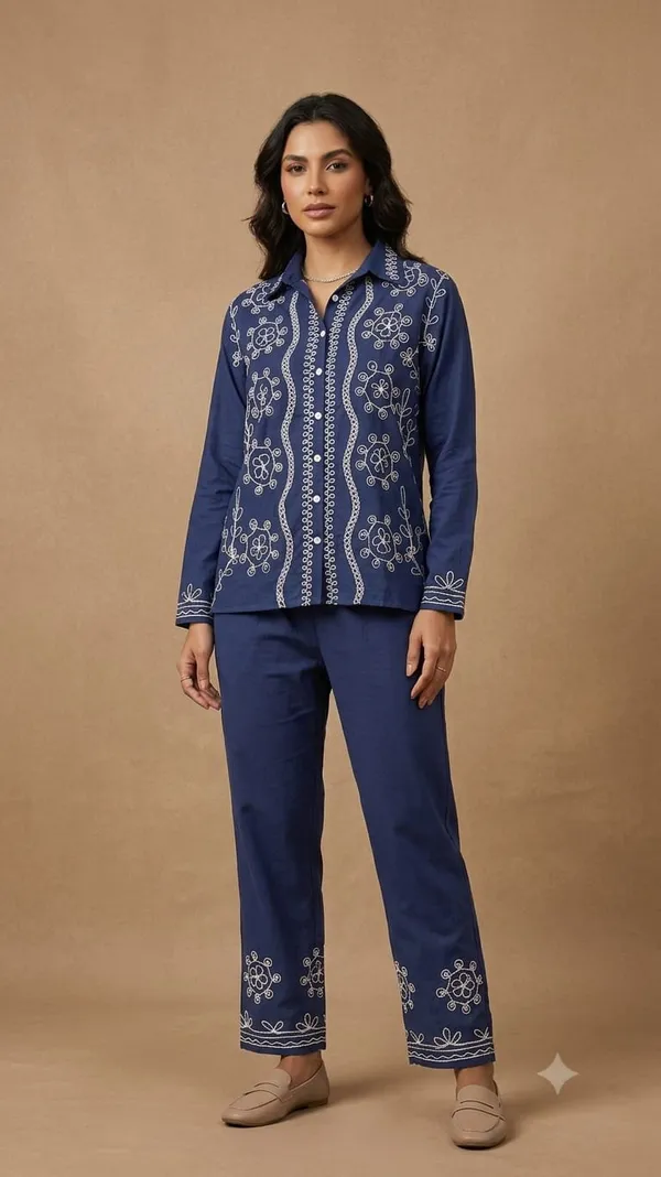 a_classic_shirt_collar,_full-length_sleeves_CORDSET_
