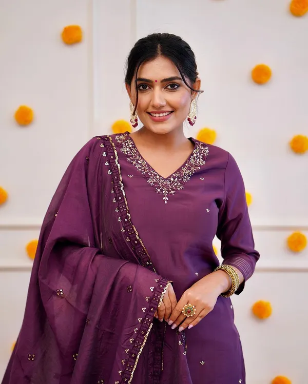 Purple_Georgette_Embroidered_V-Neck_Kurta_Set_For_Women