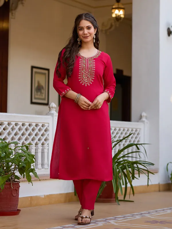 Red_Roman_Silk_Straight_Embroidered_Kurta_Set_For_Women