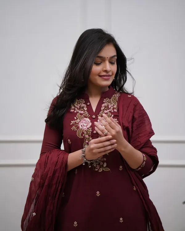 Maroon_Embroidered_Ethnic_Suit_Set_For_Women