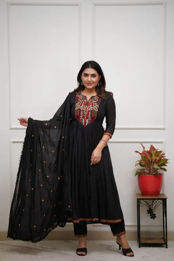 Black_Georgette_Embroidered_Anarkali_Suit_Set_For_Women